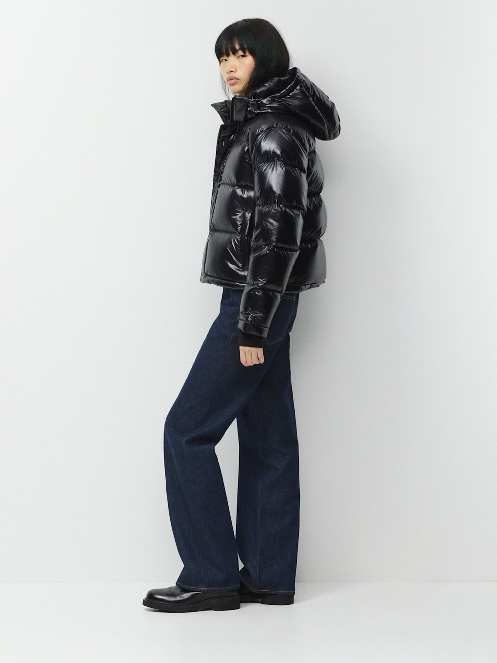The Super Puff Shorty Aritzia - Hi-Gloss Black Jacket with Hood